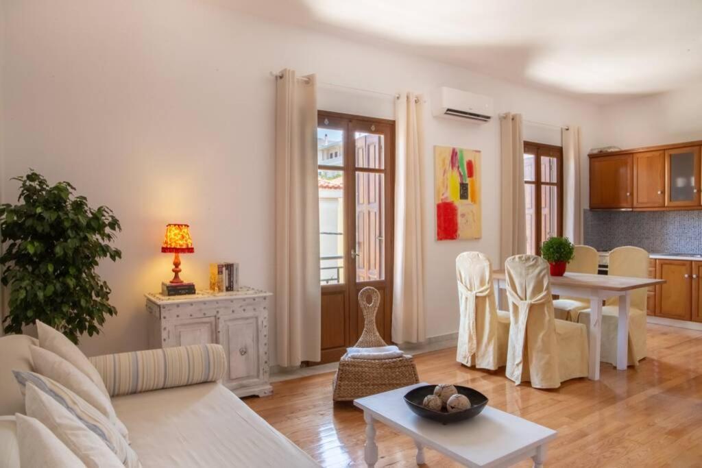 Seaview Stylish Flat In Andros - Walk To Beach ภายนอก รูปภาพ